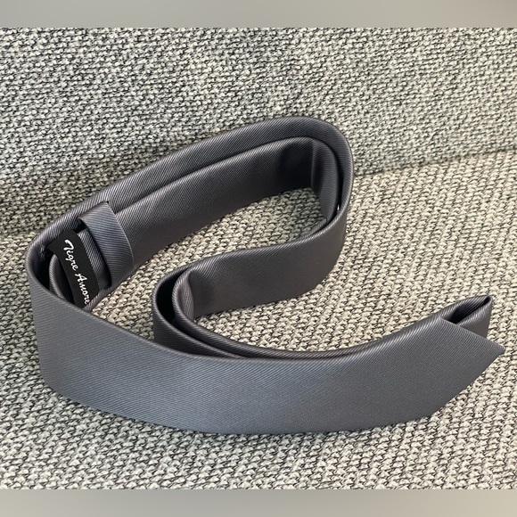 Gray Tie Set with Elegant Accessories - Picture 11 of 16